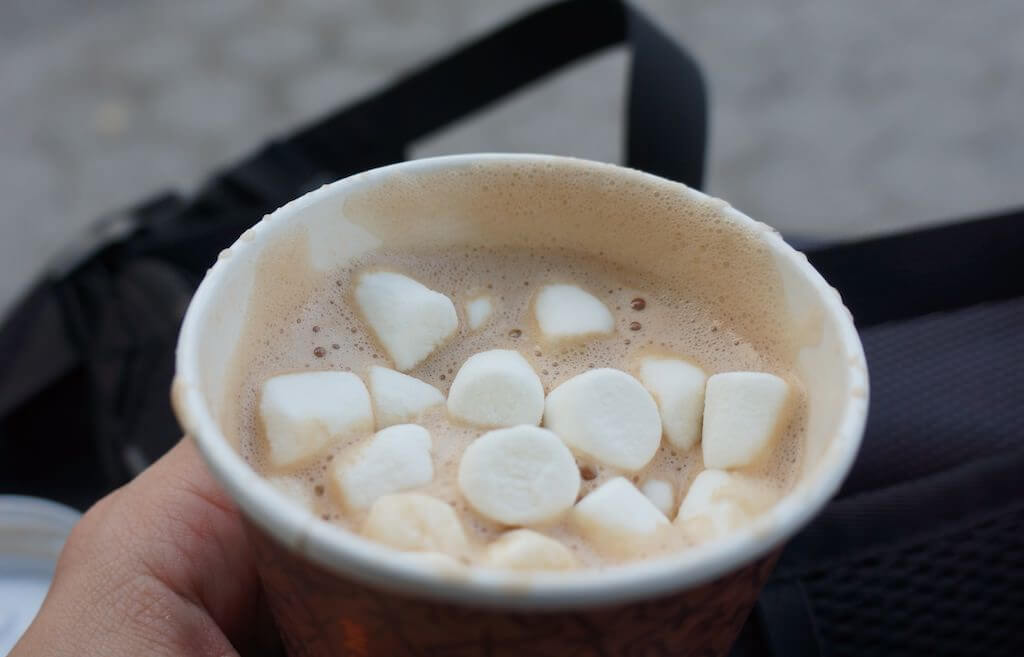 Nawet do cappuccino wrzucają ci marshmallows.