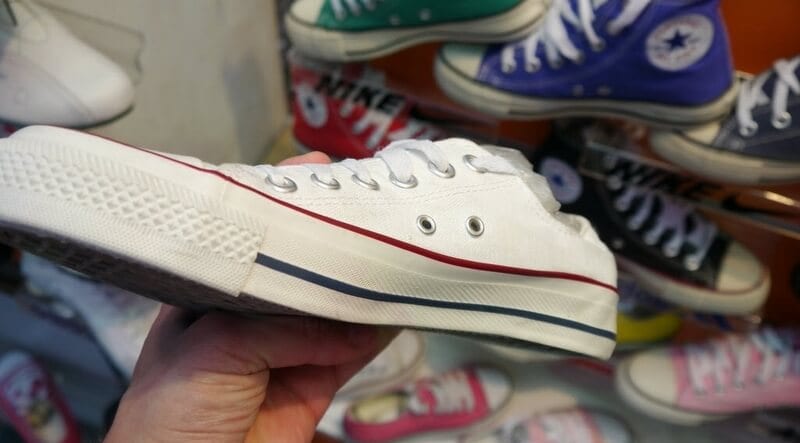 Oryginalnych Conversów za 25 dolarów.