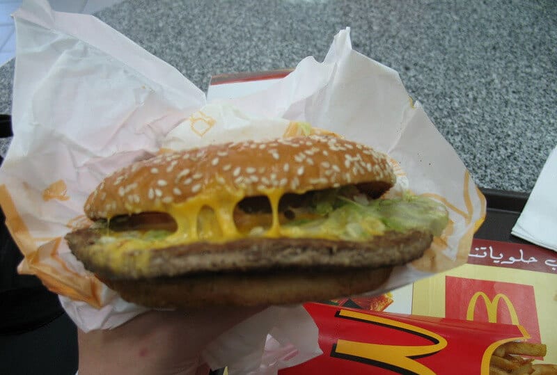 Zjadalnego cheesburgera.
