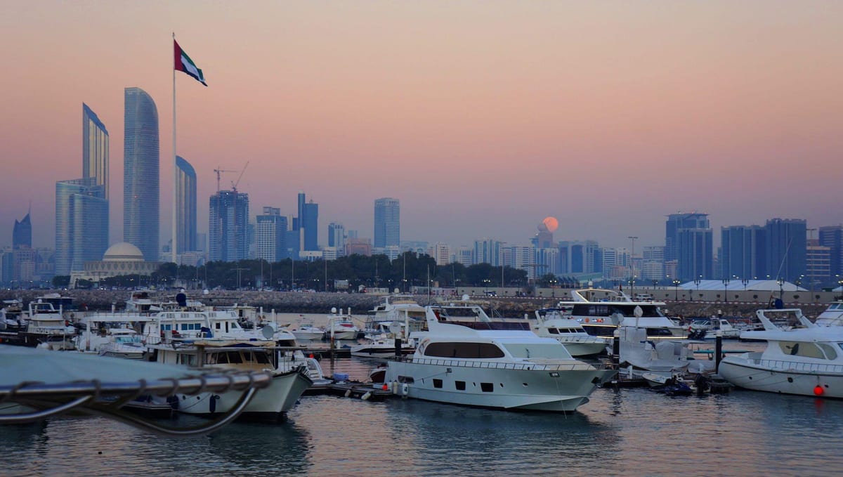 abu dhabi moon