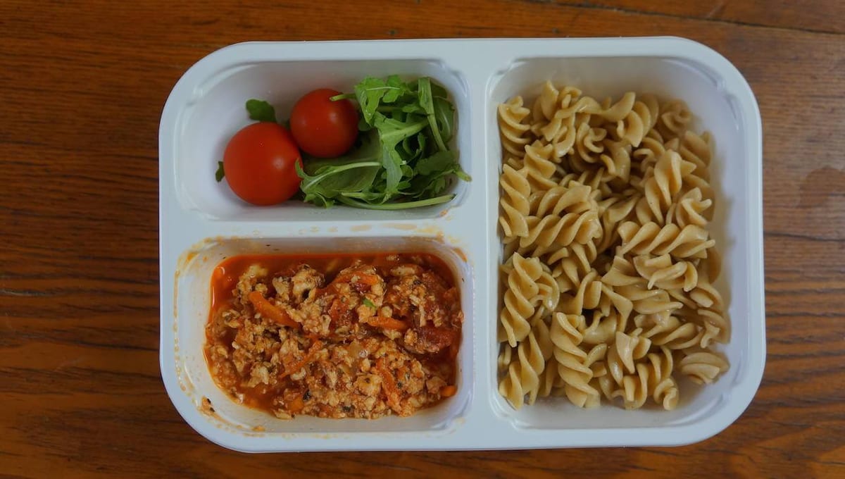 Well… nie. Ten sos, to wszystko było takie nijakie. Pierwszy lepszy sos z torebki bije na głowę to danie.Niemniej lepsze to było niż razowe dziwactwa od Fit and Eat.