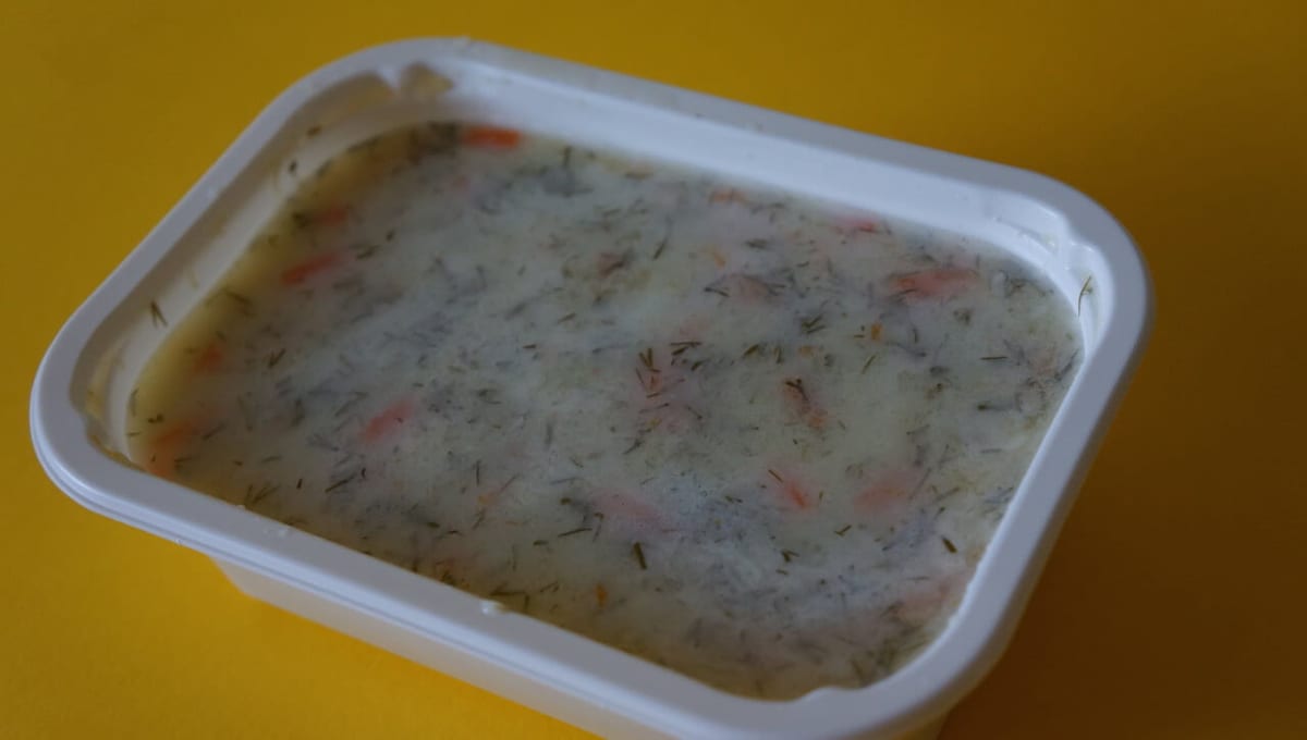 Raz dali zupę kalaforiową. Trochę się naszukałem, ale znalazłem w niej nawet kalafiory. Zjadłem połowę. To nie na moje nerwy.