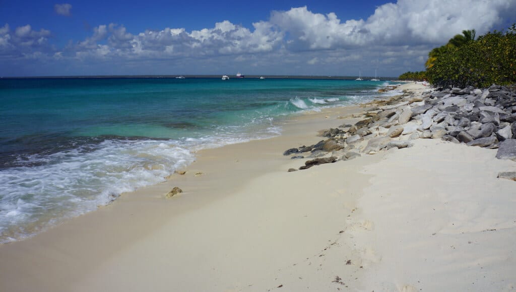 brzeg-oceanu-catalina-dominikana