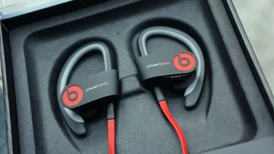 Mam Powerbeats 2, bo są słabe, drogie, nie znam się i lubię płacić za logo