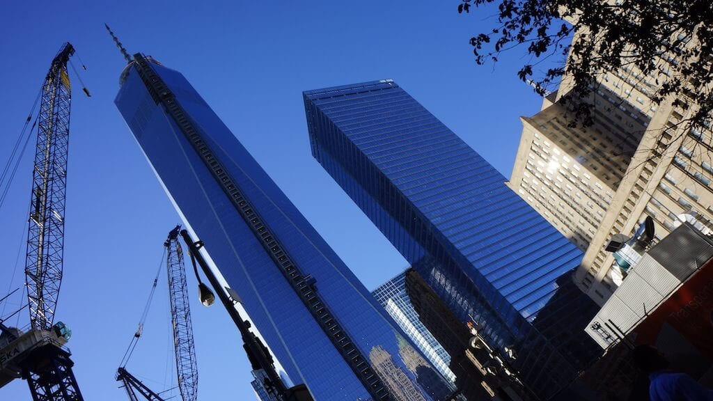 Wiezowce world trade center z dolu
